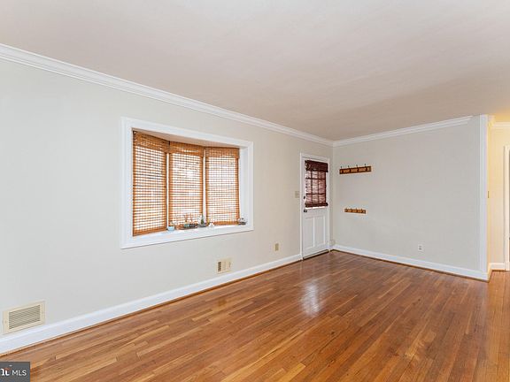 5th image of 1609 Brisbane St