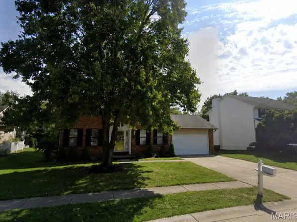 216 Brittany Dr, Fairview Heights, IL 62208