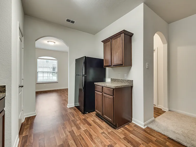 1309 James St — Photo 4