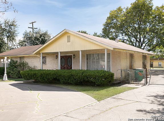 2nd image of 122 W Formosa Blvd