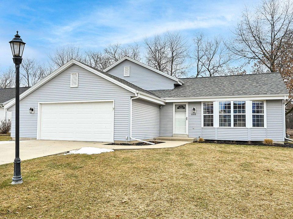 1088 Turnberry DRIVE, Pewaukee, WI 53072 | Zillow