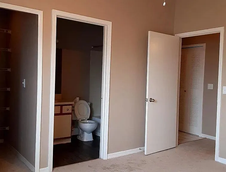 7667 N Wickham Rd — Photo 13