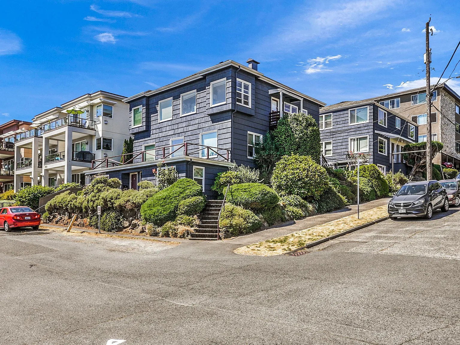 Newton Apartments — Photo 1