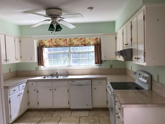 3rd image of 2093 Carolwood Dr