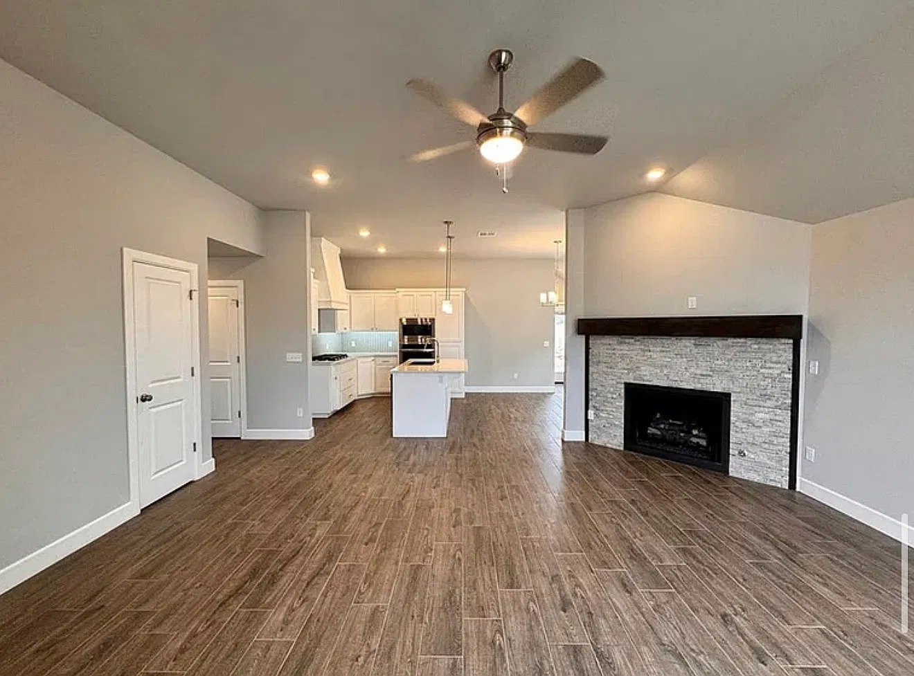 4 bed, 1701 sqft, $2,150 — Photo 3