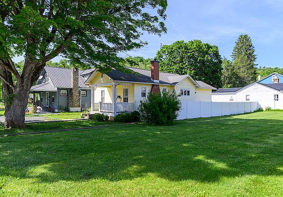 3rd image of 220 Mill Hill Dr