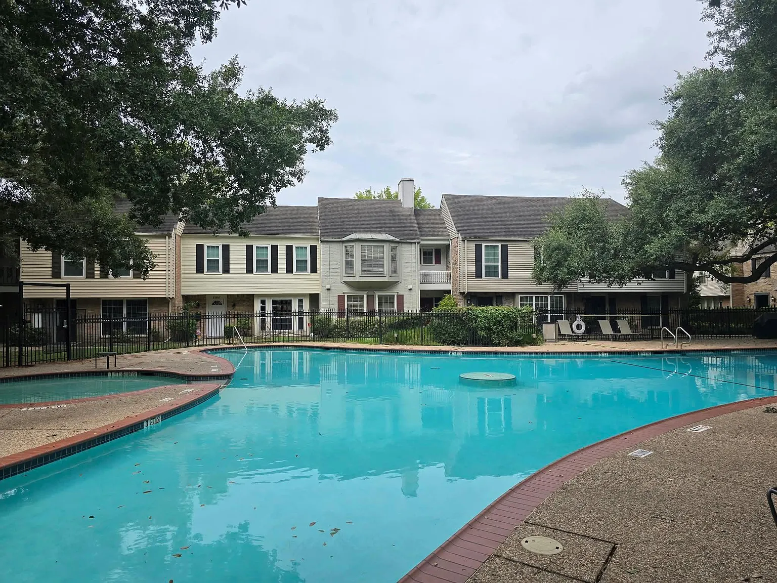 2 bed, 1.5 bath, 1260 sqft, $1,900 — Photo 1
