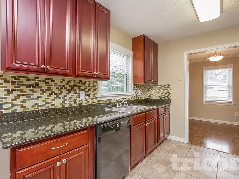 125 Wayside Dr — Photo 6