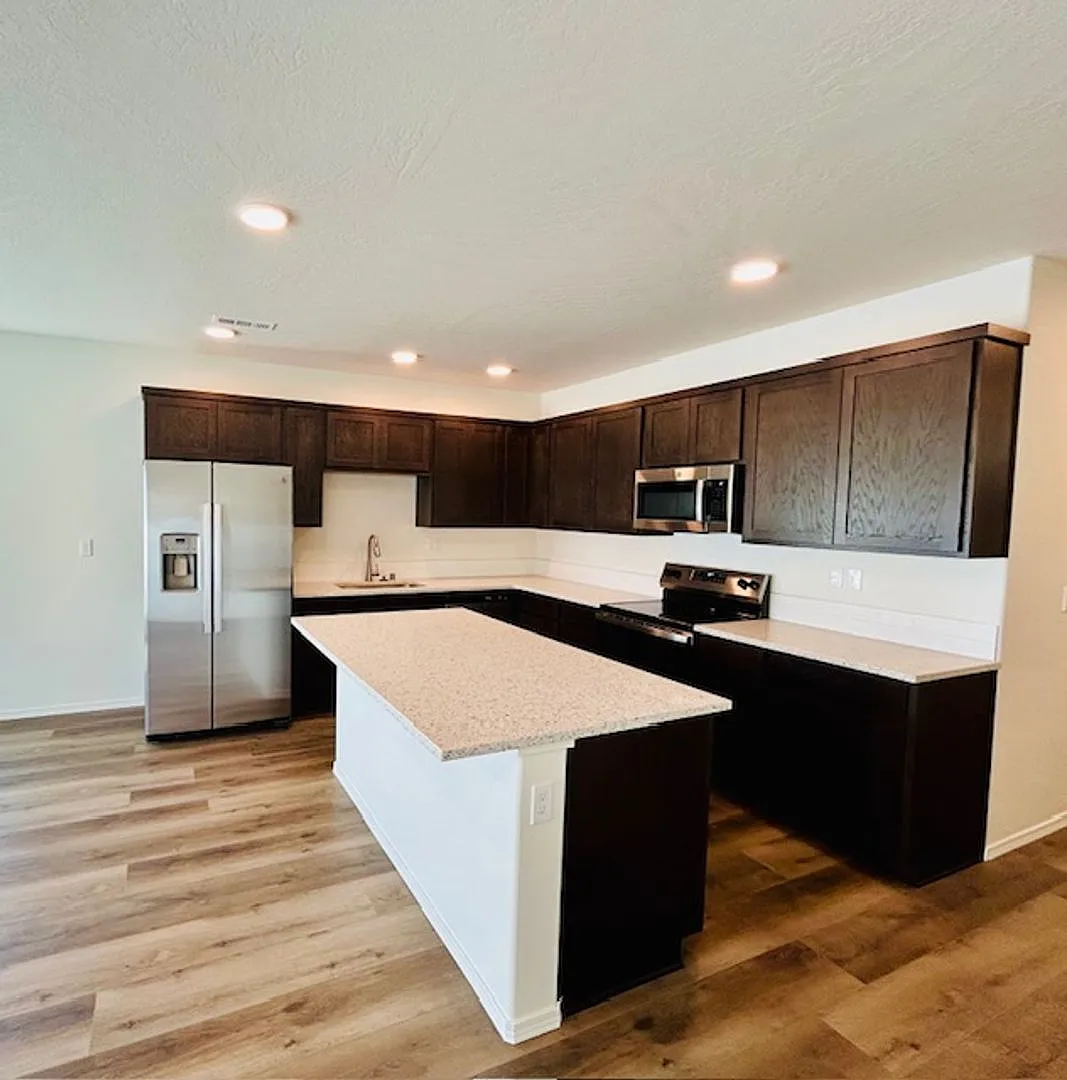 3 Bedroom 2.5 Bathroom Townhome — Photo 1