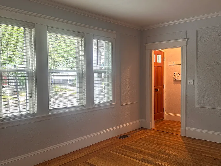 84 Lawton St #1 — Photo 4