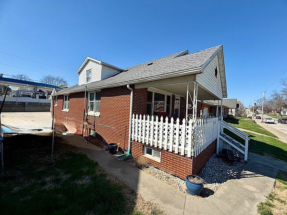 3rd image of 1411 Main St