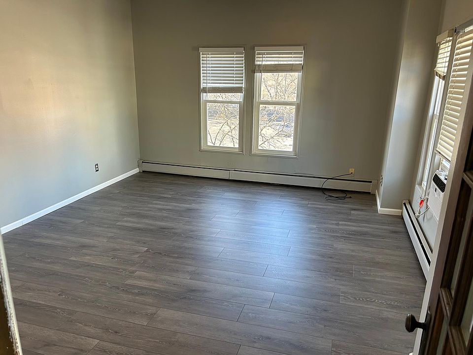 321 W 6th St Apt 6, photo 7