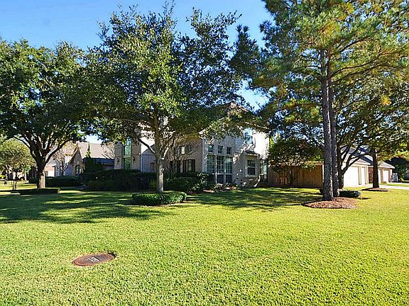Large corner lot on a quiet cul-de-sac street