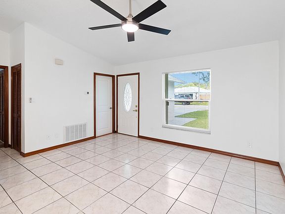 3rd image of 2790 Woodsmill Dr