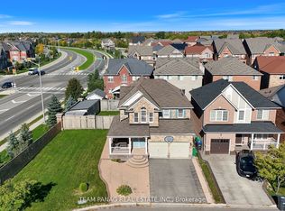22 Coachlight Cres, Brampton, ON L6P 2Y7