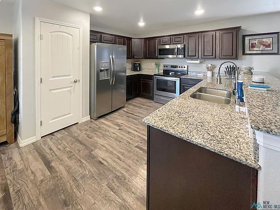3rd image of 1501 W Frog Leap Ct