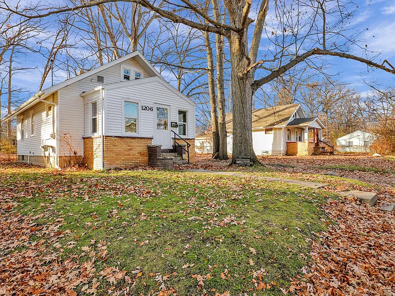 1206 Leslie St — Photo 17