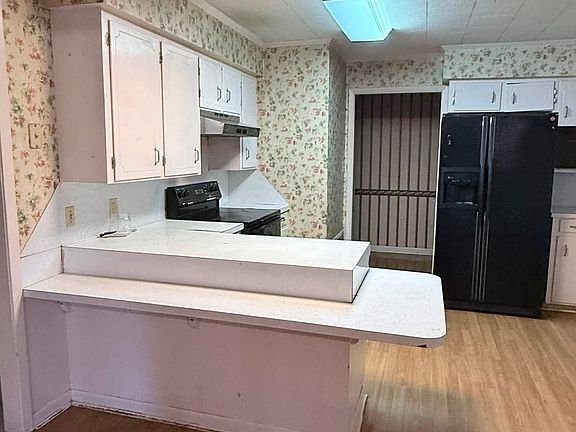 3rd image of 188 Magnolia St