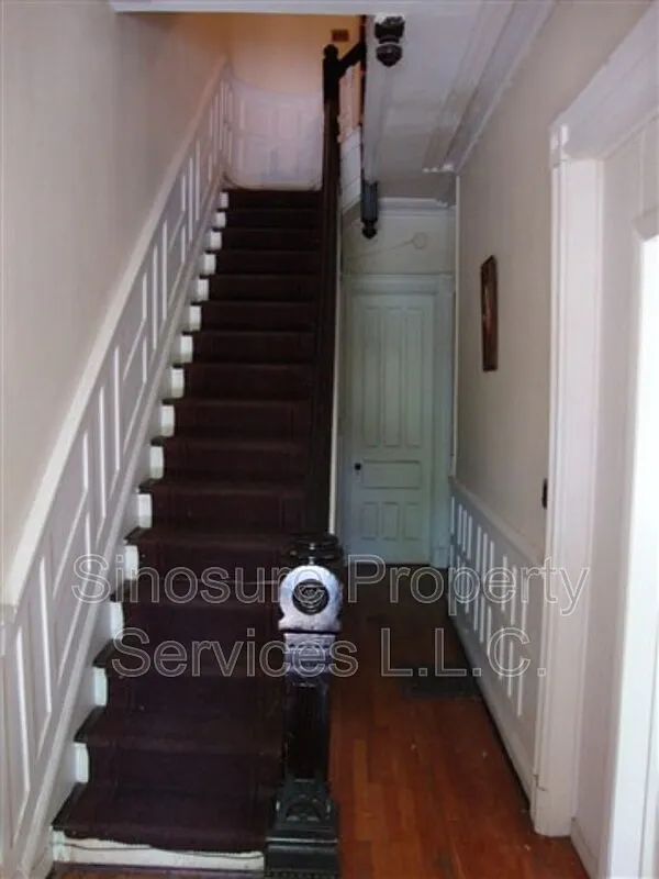 Studio, 1.0 bath, 400 sqft, $895 — Photo 2