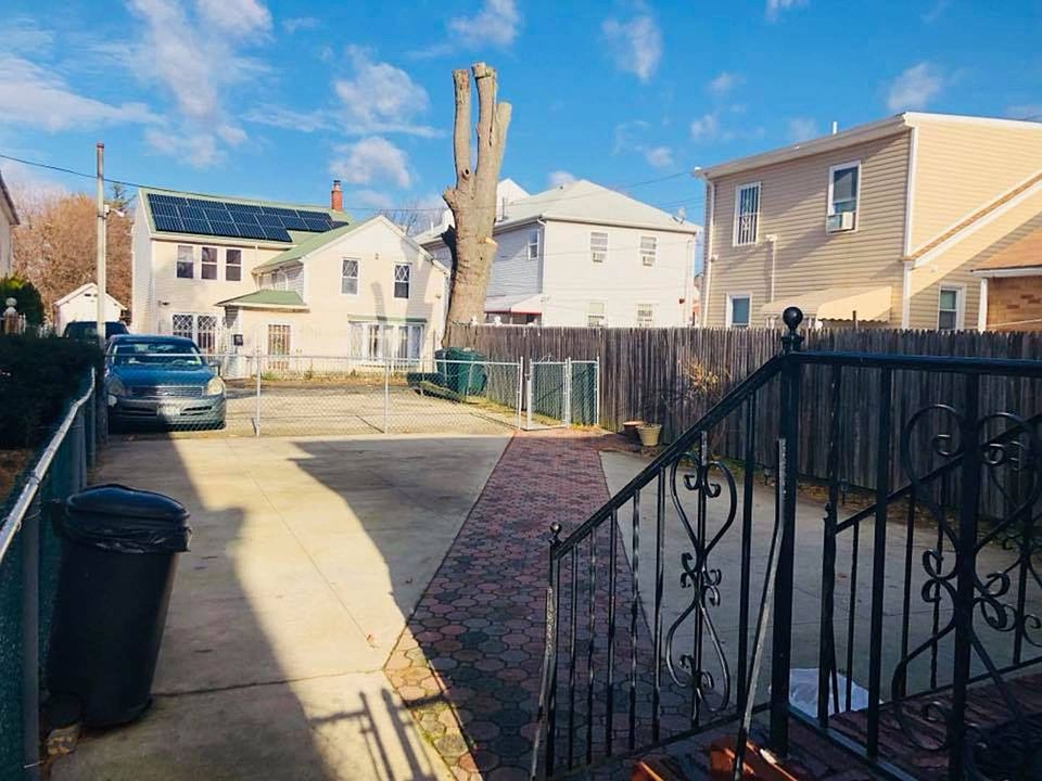 2nd image of 5 Beach Pl