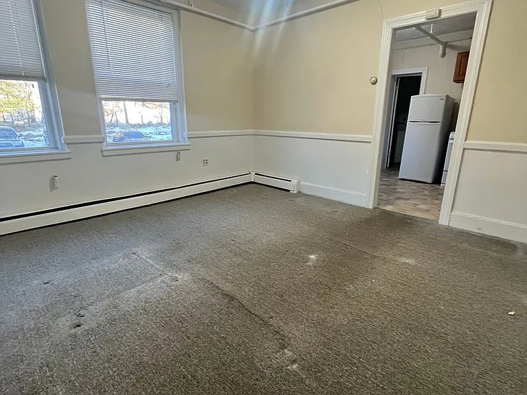 423 Pelham St — Photo 4