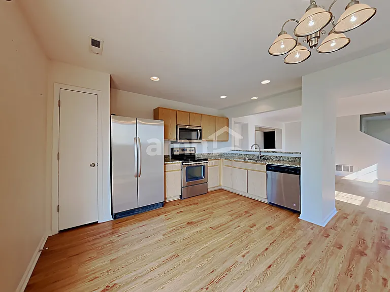 853 Willow Dr — Photo 4