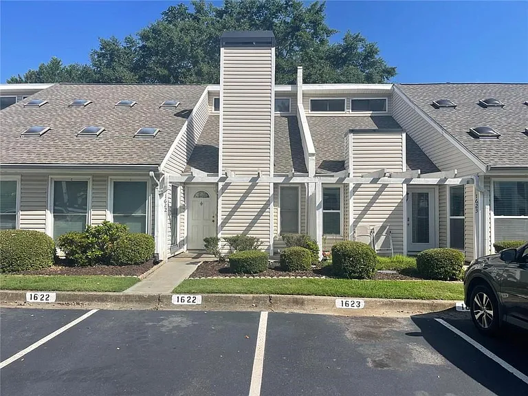 1622 Homestead Trl — Photo 1