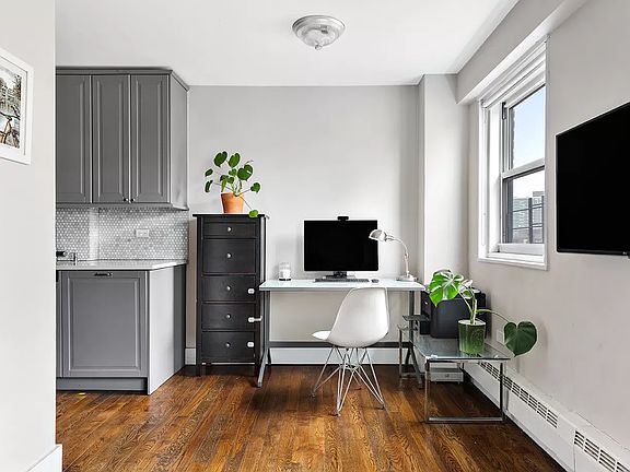 4th image of 191 Willoughby St APT 16A
