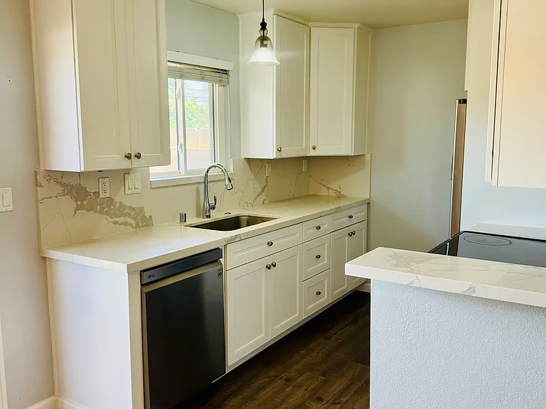 2744 Hornblend St #1 — Photo 11