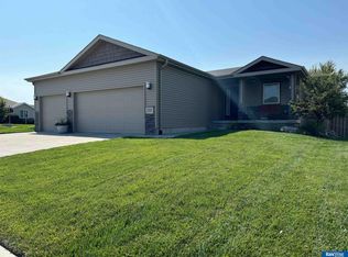 7393 Yankee Woods Dr, Lincoln, NE 68516