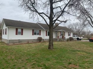 605 S Cross St, Crossville, IL 62827