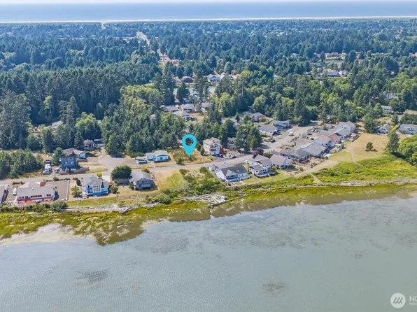 129 Sunrise Avenue SE, Ocean Shores, WA 98569