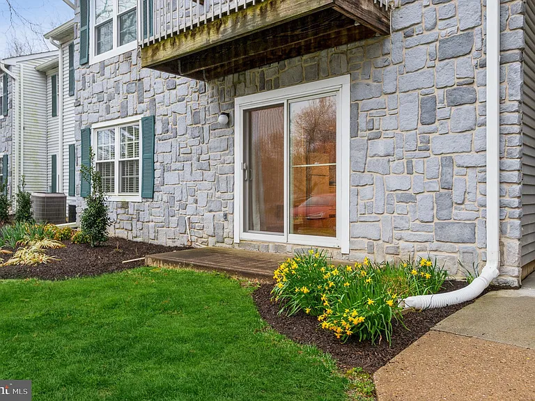 101 Quince Ct — Photo 18