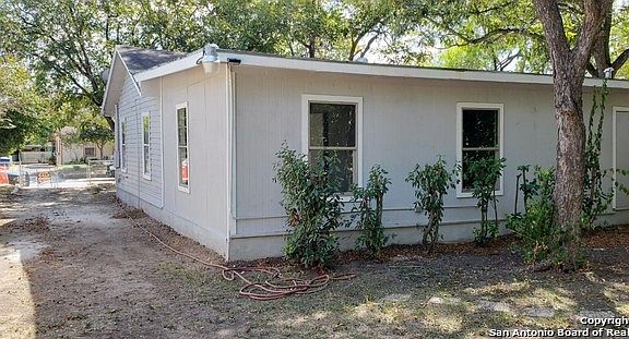 4th image of 3267 Pitluk Ave