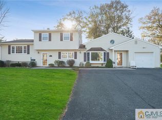 11 Bonnie Brook Ter, Middlesex, NJ 08846
