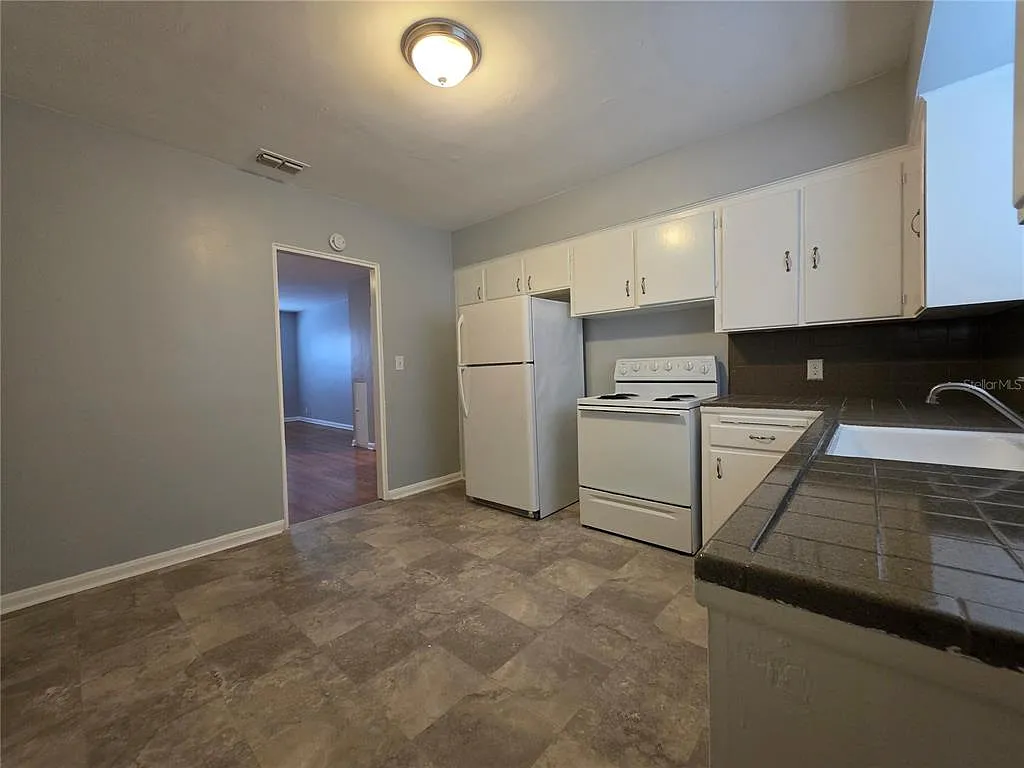 2 bed, 1.0 bath, 1080 sqft, $979 — Photo 4