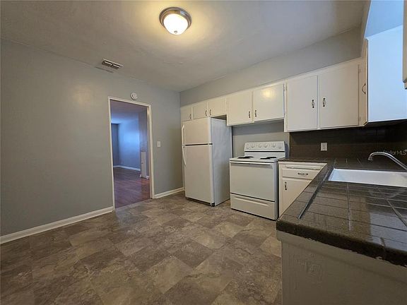 4th image of 3148 Belden St APT 3