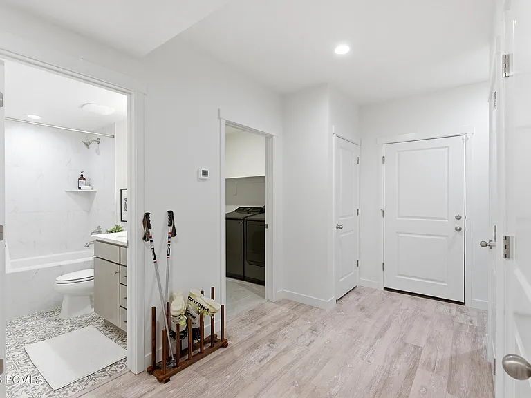 6097 N Brookline Rd — Photo 31