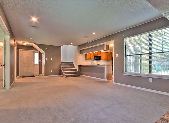 5th image of 1500 W Esplanade Ave APT 13B