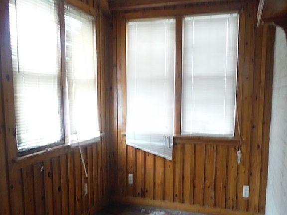 4th image of 4 Wayne Dr