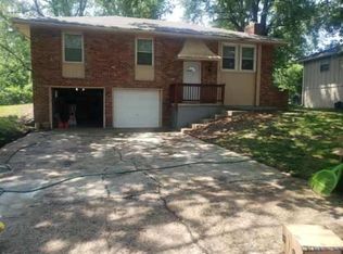 203 SW 21st St, Oak Grove, MO 64075