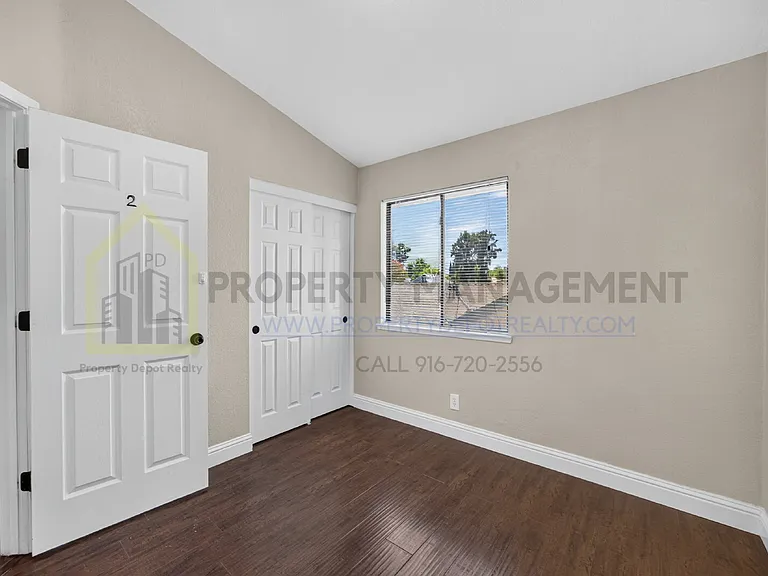 8779 Brittany Park Dr — Photo 35