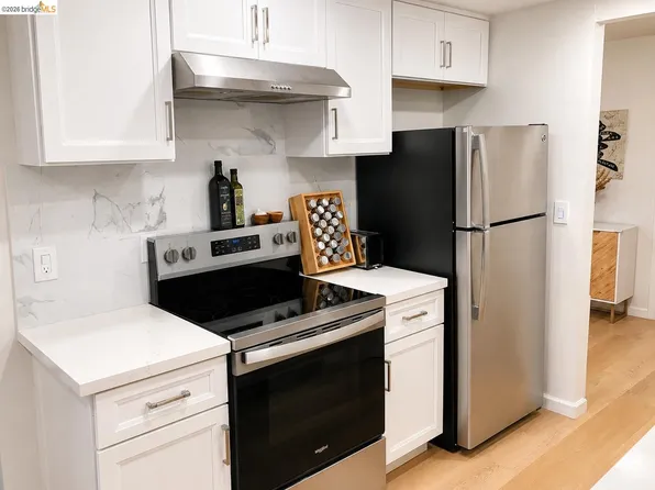 8761 Mountain Blvd #11, Oakland, CA 94605