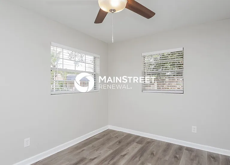 703 Malcom Rd — Photo 7