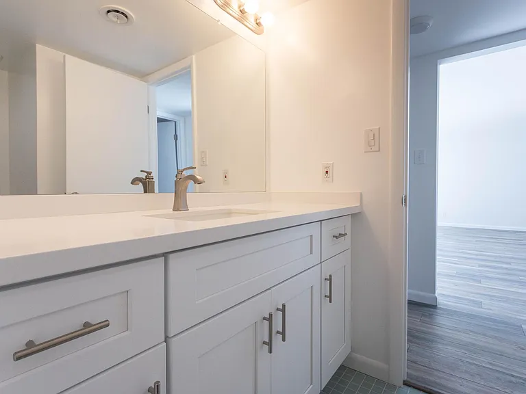 1043 E Maryland Ave #5 — Photo 11