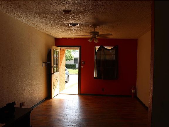 2nd image of 5017 Nancy Ln