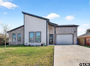308 Windjammer Rd, Mabank, TX 75156