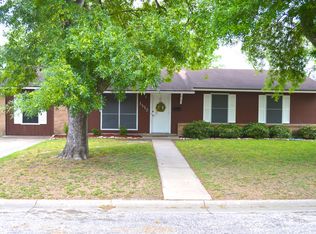 1512 Seguin Ave, Victoria, TX 77901