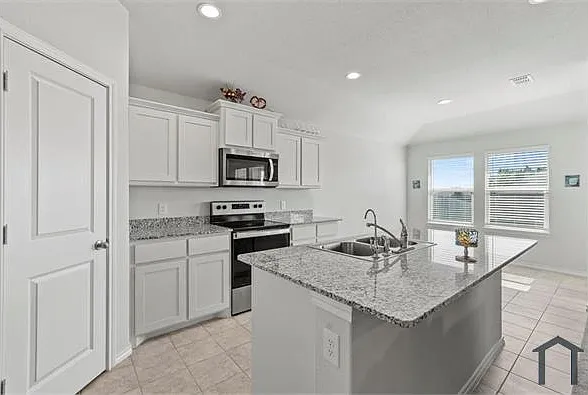 3041 Manu St — Photo 6