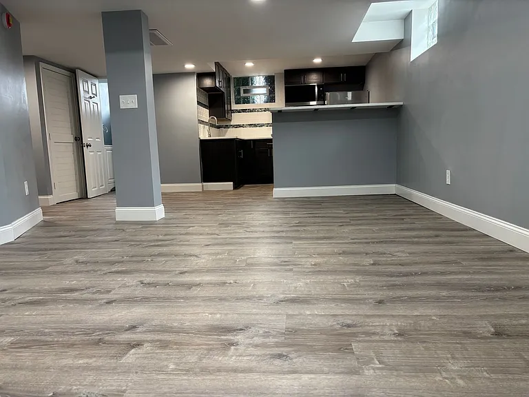 562 Kenmore Ave — Photo 7